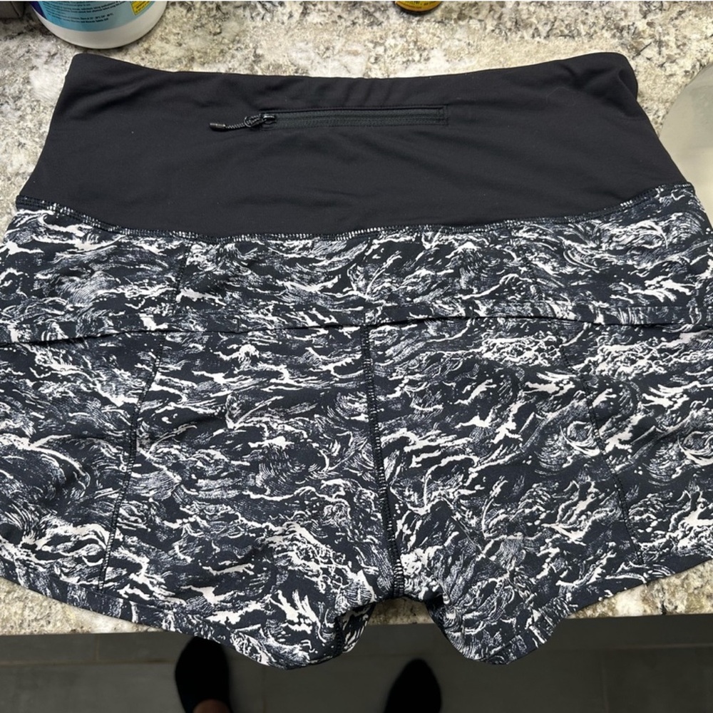Lululemon High Rise Speed Shorts 2.5”